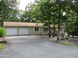 124 Claudine Ln, Dingmans Ferry, PA 18328