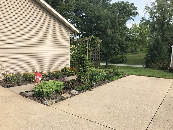 5th image of 824 Rogers Dr
