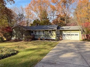 2755 Erie Dr, Akron, OH 44333