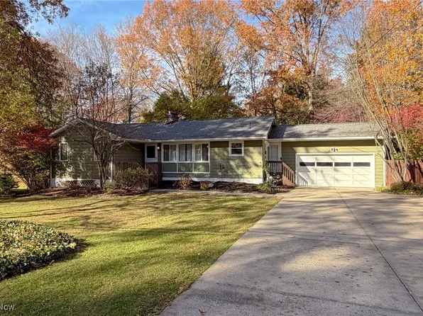 2755 Erie Dr, Akron, OH 44333