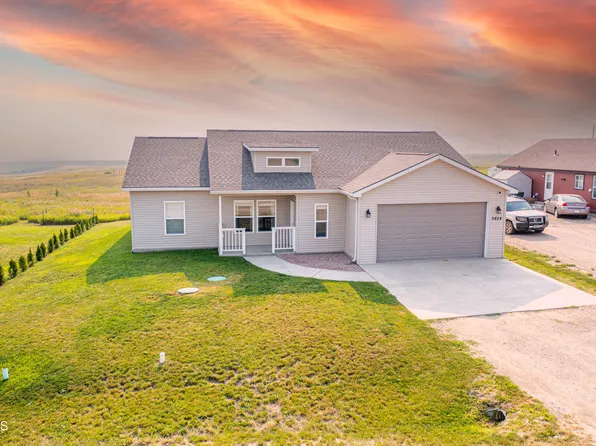 5624 Bailey Ave, Williston, ND 58801