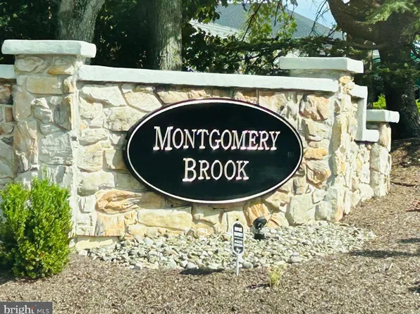 513 Foxcroft Cir, Royersford, PA 19468