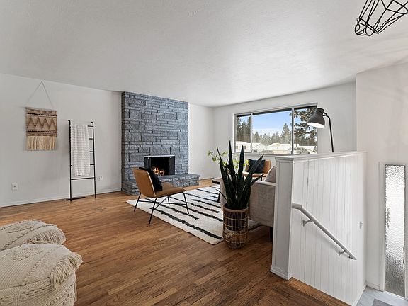 4th image of 319 N Silver Lake Ave