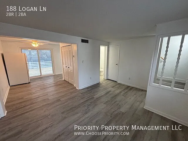 Available Now - Two bedroom, 1.5 bath townhome in Harrisonburg. — Photo 2