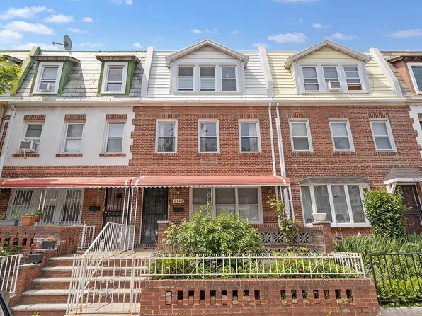 21-42 24th St, Astoria, NY 11105