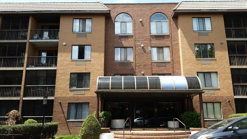 1st image of 40 Wellington Ct APT 2E