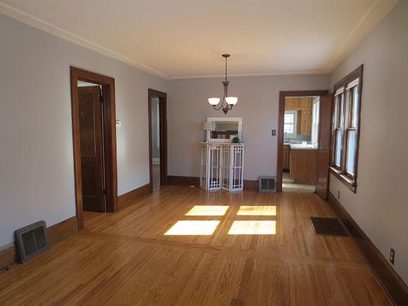 5th image of 3733 41st Ave S