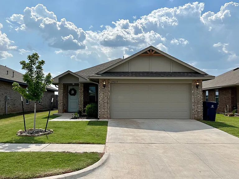 19617 Brookville Dr — Photo 1