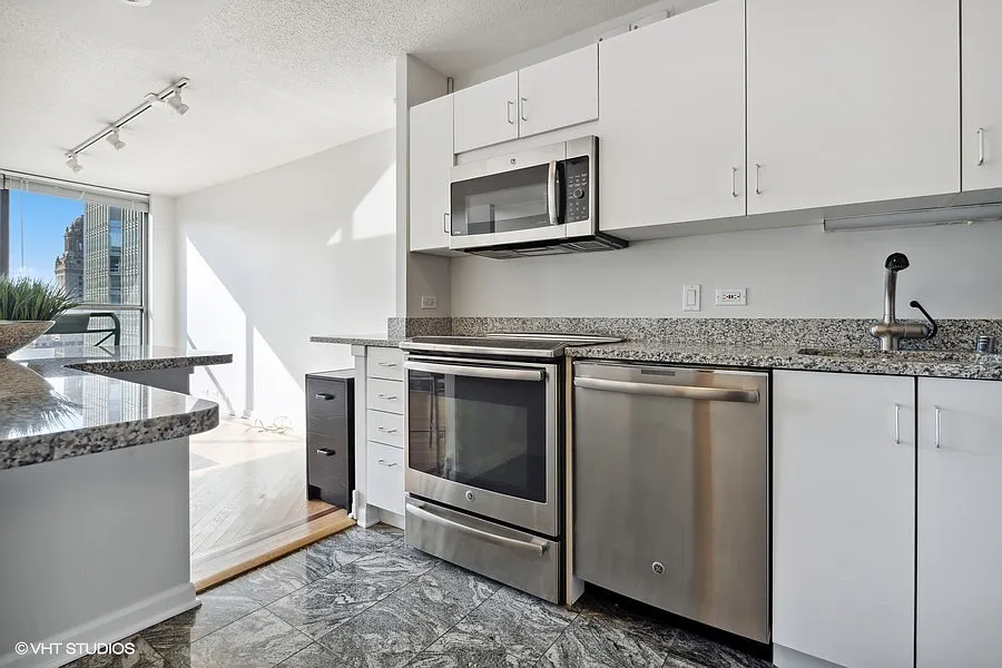 1 bed, 750 sqft, $2,400 — Photo 4