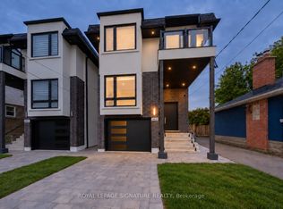 540B Pharmacy Ave, Toronto, ON M1L3G8