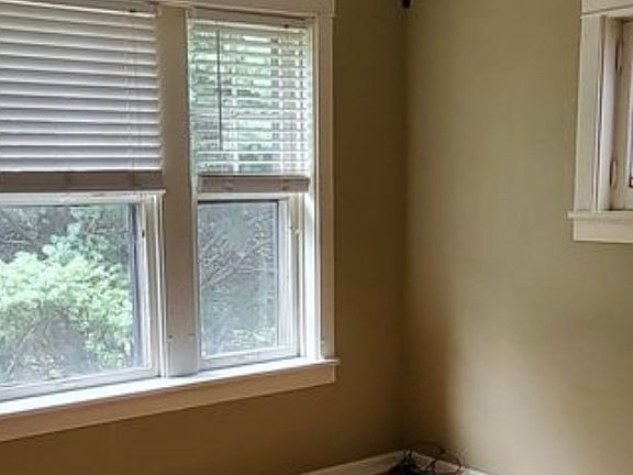 3rd image of 5247 Bancroft Ave Unit 2W