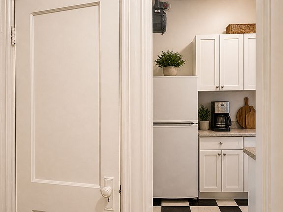 4th image of 14 Orkney Rd APT 32