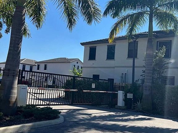 5th image of 542 SW 19th Ter #Townhouse 542