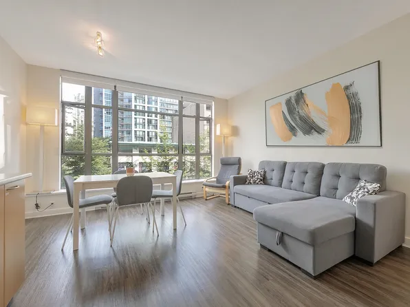 1249 Granville St #307, Vancouver, BC V6Z 1M5
