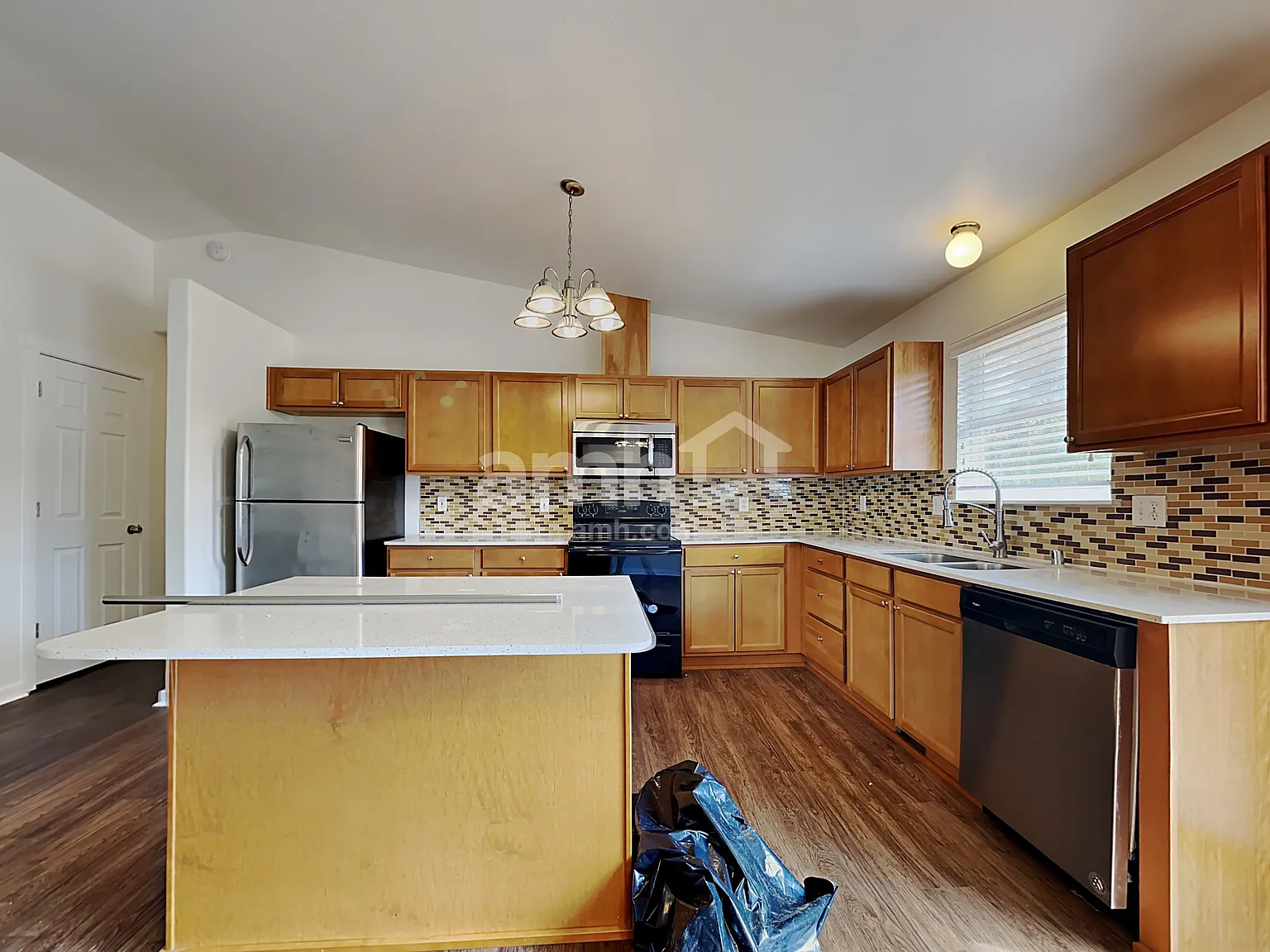 4 bed, 3.0 bath, 2418 sqft, $3,175 — Photo 3