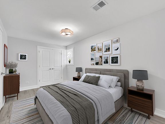 3rd image of 2901 N Sacramento Ave Unit 1
