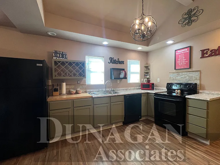 408 N Mesa St #A & B — Photo 4
