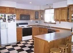 Kitchen w/Brkfst Bar