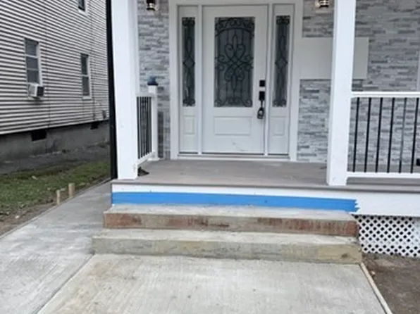 9 Maxwell St, Worcester, MA 01607