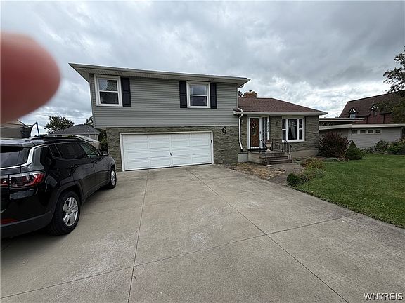 4th image of 3073 Lewiston Rd