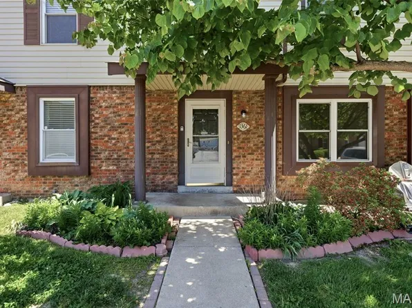 1361 Summergate Pkwy, Saint Charles, MO 63303
