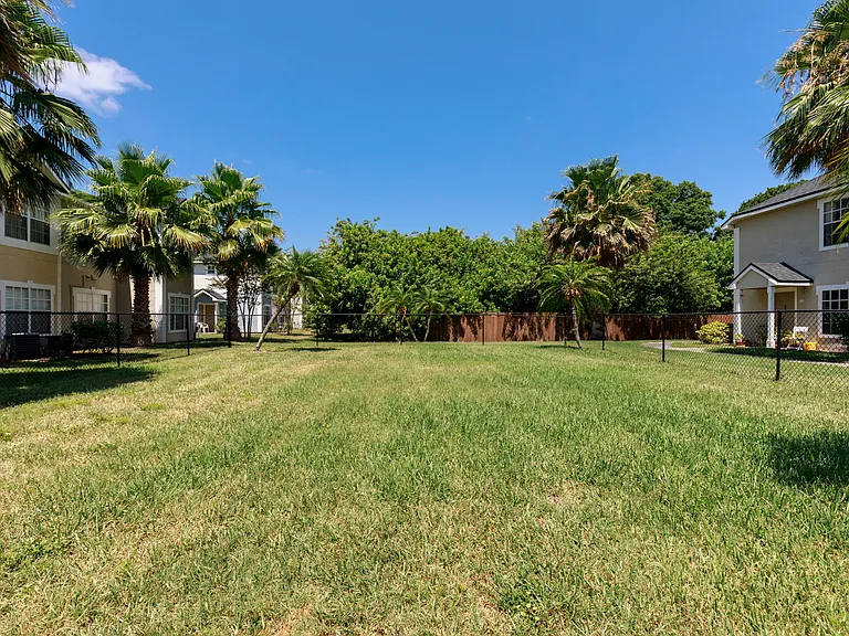 Pemberly Palms Apartment Homes — Photo 12