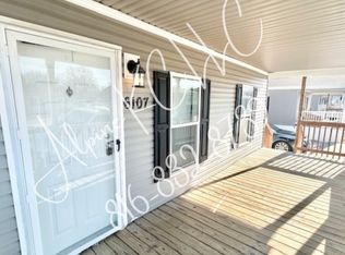 6107 Ingersoll Rd, Saint Joseph, MO 64504