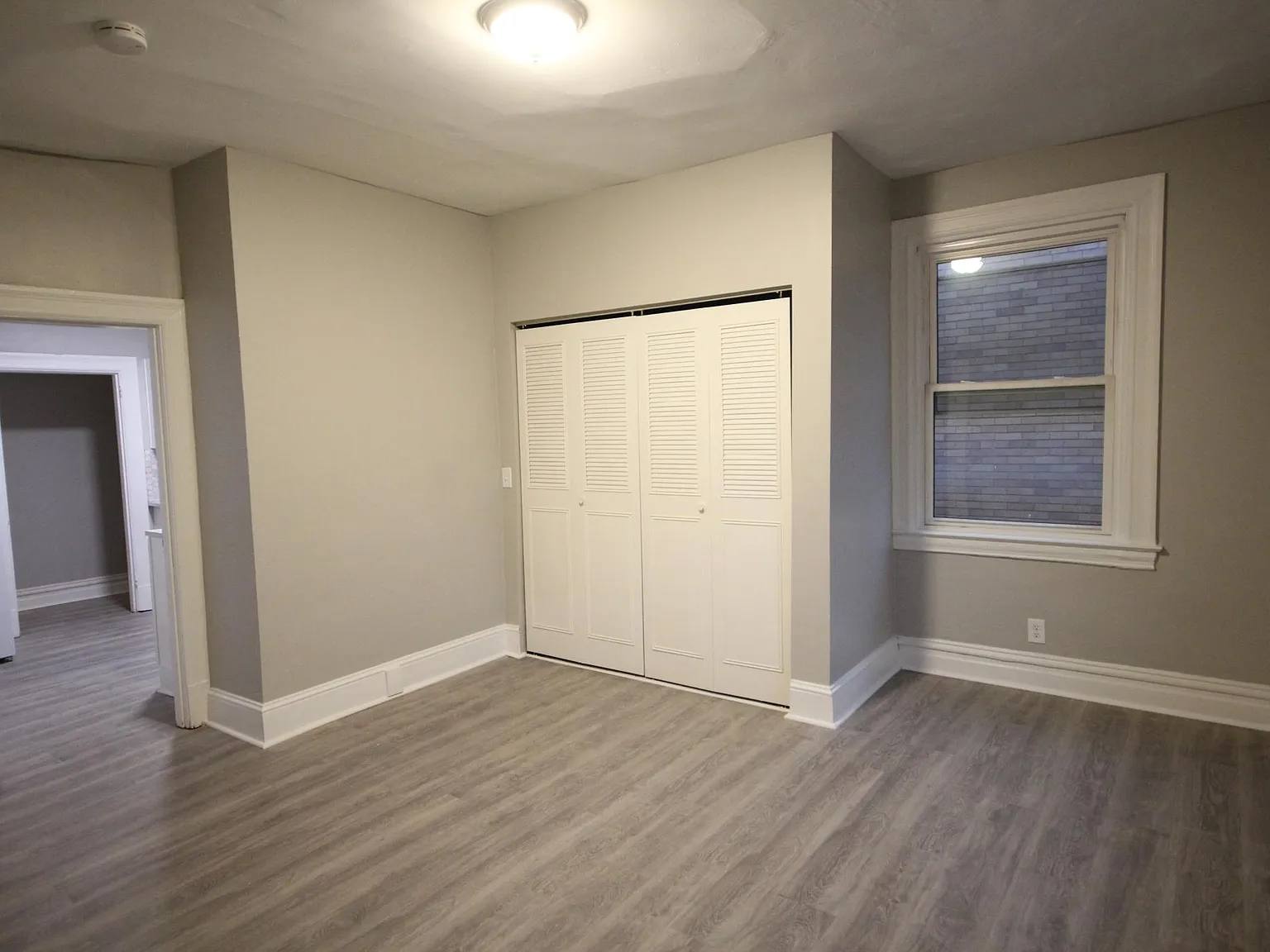 2841 Centre Ave — Photo 4