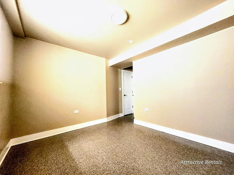 6341 S Elizabeth St — Photo 5