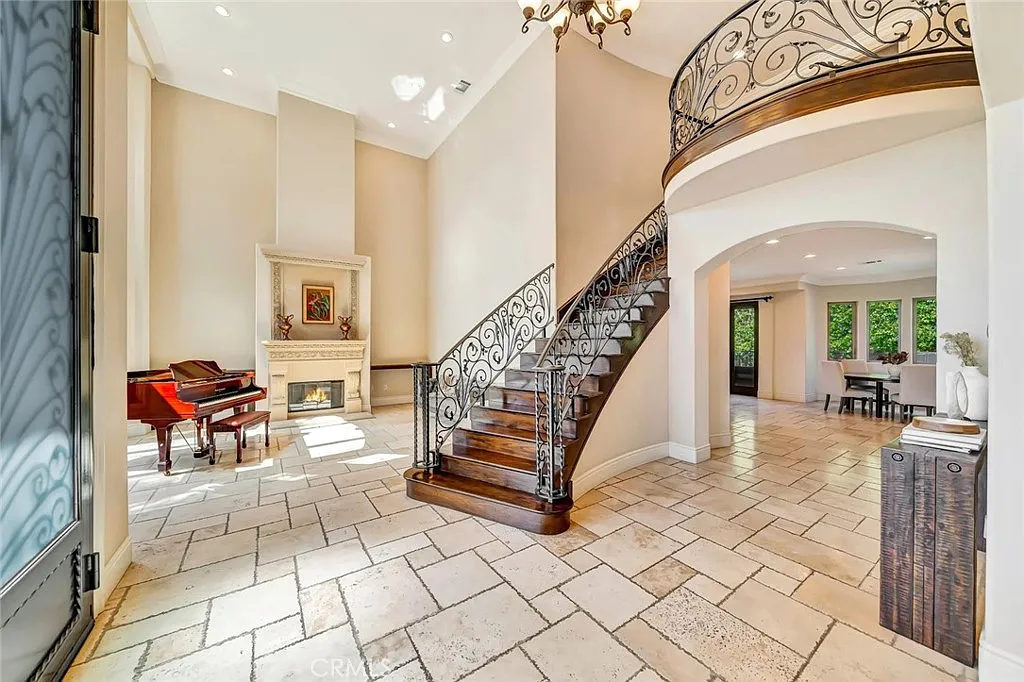 6 bed, 4.5 bath, 5380 sqft, $15,000 — Photo 2