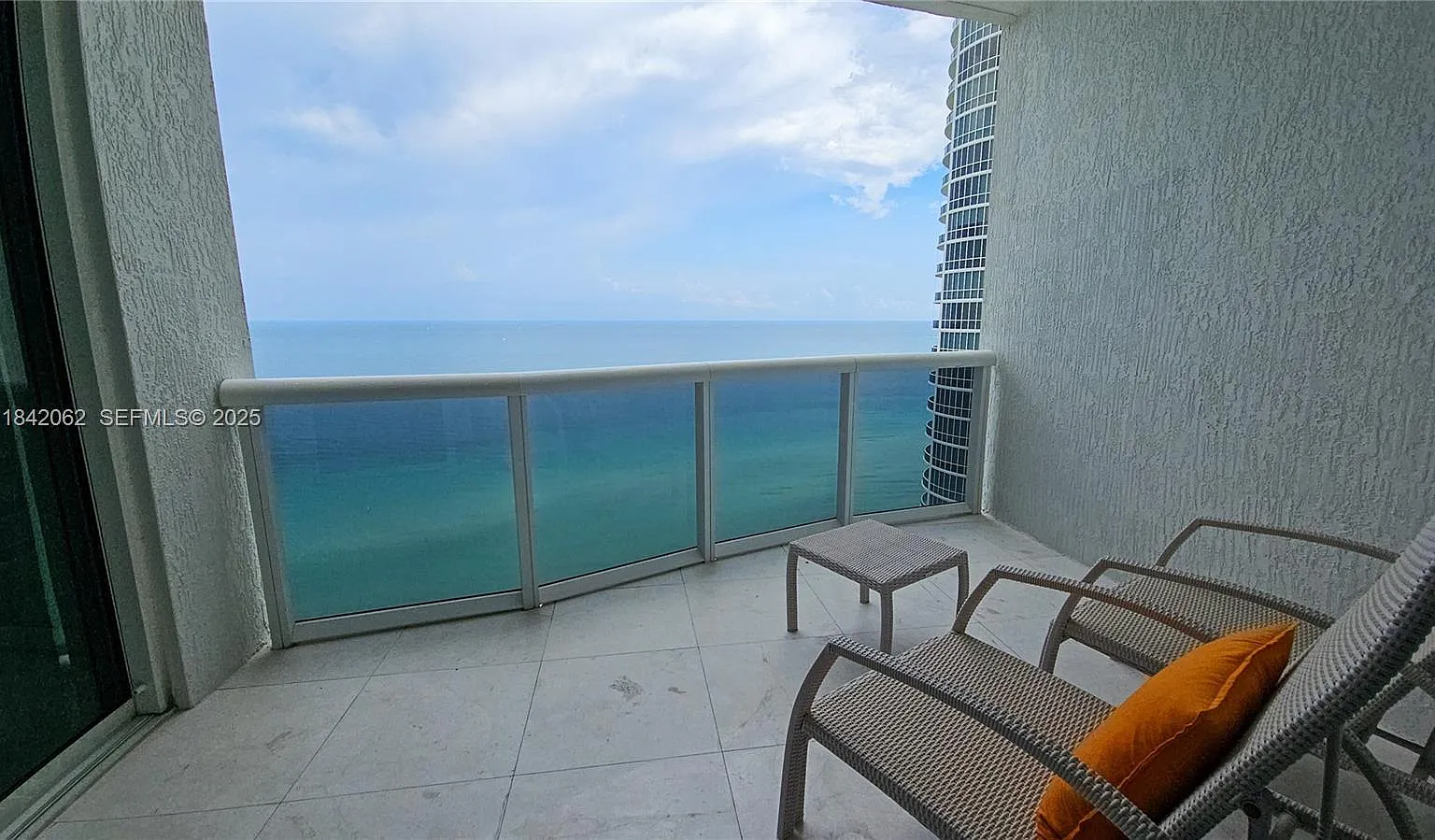 3 bed, 2327 sqft, $10,000 — Photo 1