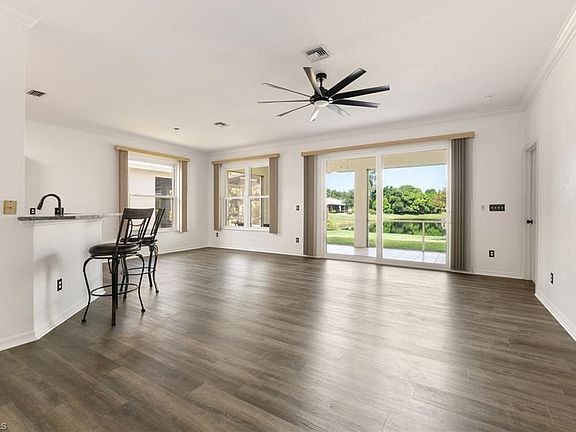 3rd image of 223 Stanhope Cir