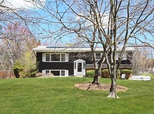22 Capricorn Ln, Monsey, NY 10952