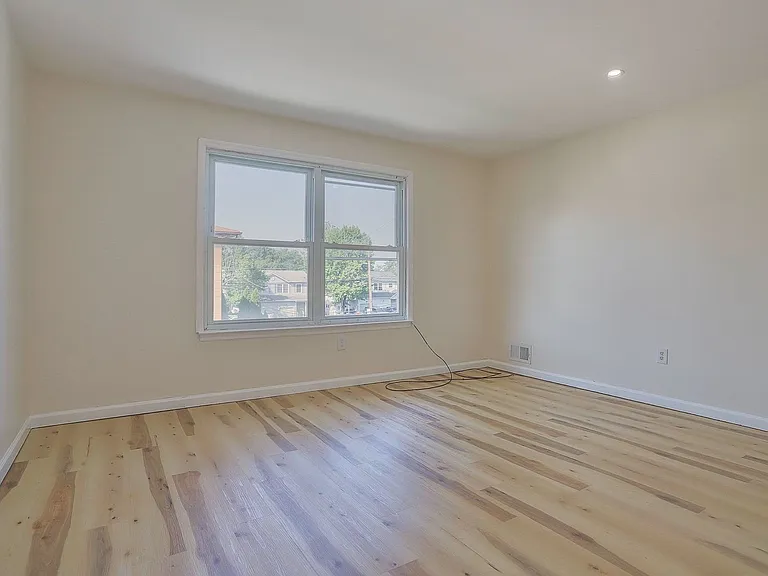 220 Astoria Pl #2 — Photo 12
