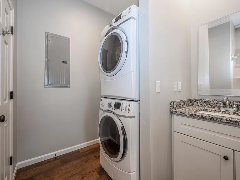713 Lorene Cir #6 — Photo 15