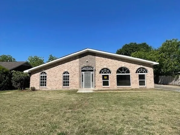 206 Davors Dr, Montgomery, AL 36109