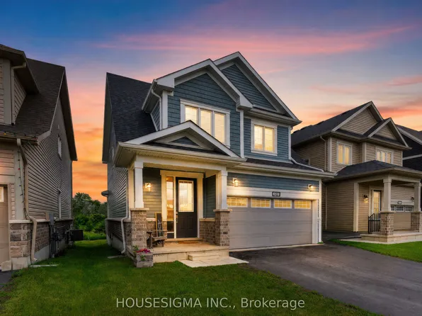 32 Oakmont Dr, Loyalist, ON K0H 1G0