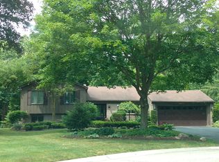 35251 Old Timber Rd, Farmington Hills, MI 48331