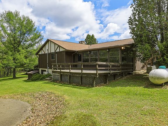 4th image of 1085 Sprague Rd