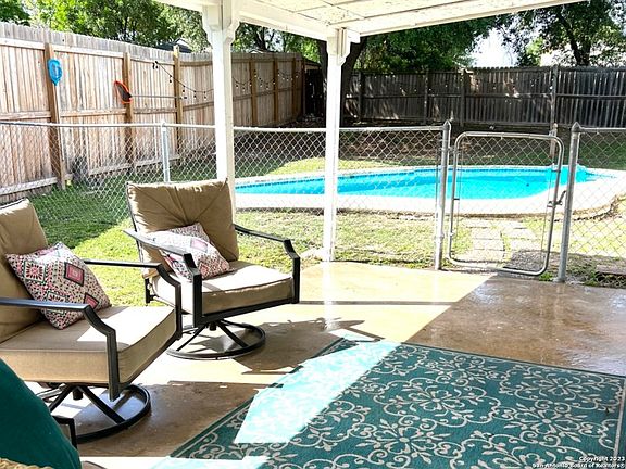 3rd image of 10310 Country Corner