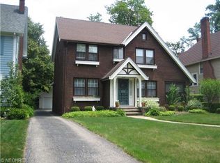 1089 Kenneth Dr, Lakewood, OH 44107