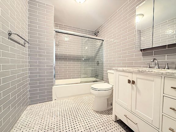 4th image of 160 Parkside Ave Suite 1H