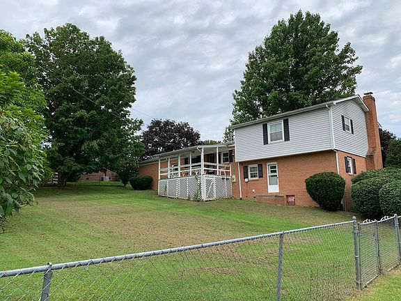 2nd image of 321 Shady Oak Ln