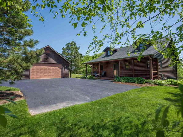 12 Lake Ridge Rd, Galena, IL 61036