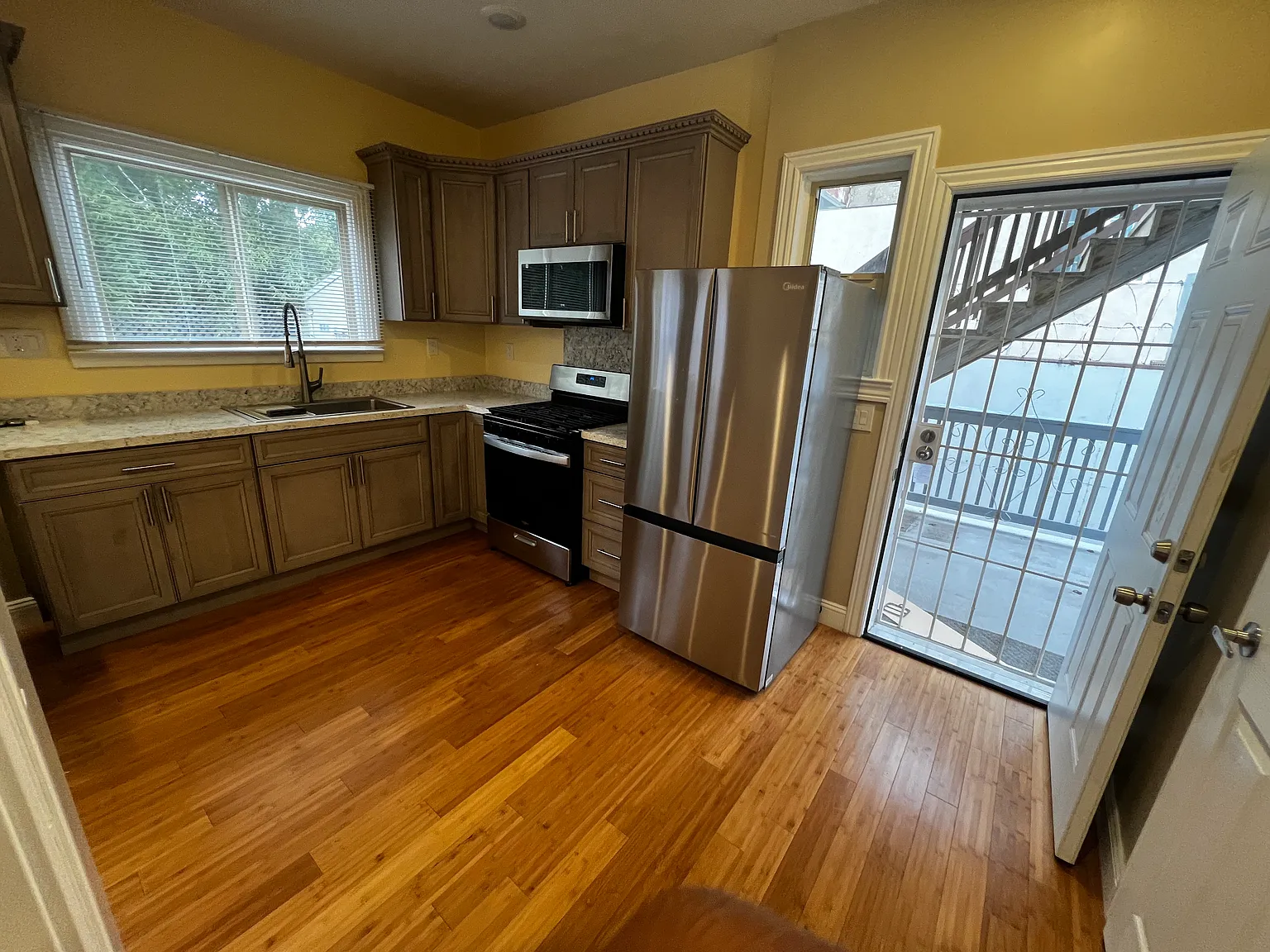 1 bed, 450 sqft, $1,700 — Photo 2