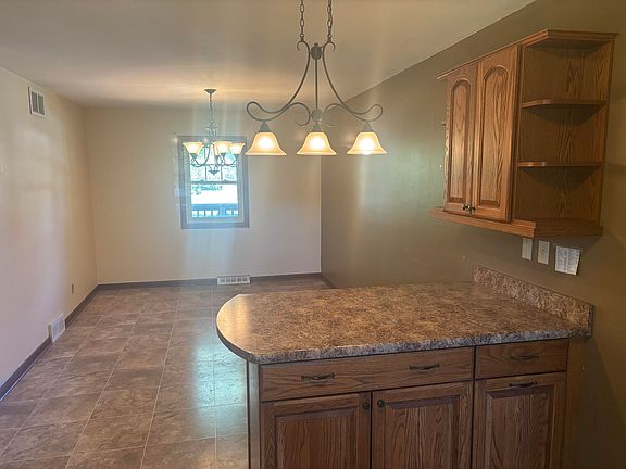 3rd image of 425 Sherwood Dr