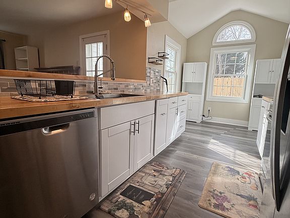 4th image of 1949 Arlington Arch Dr