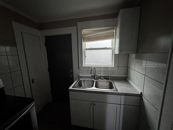 5th image of 113 Isabelle St