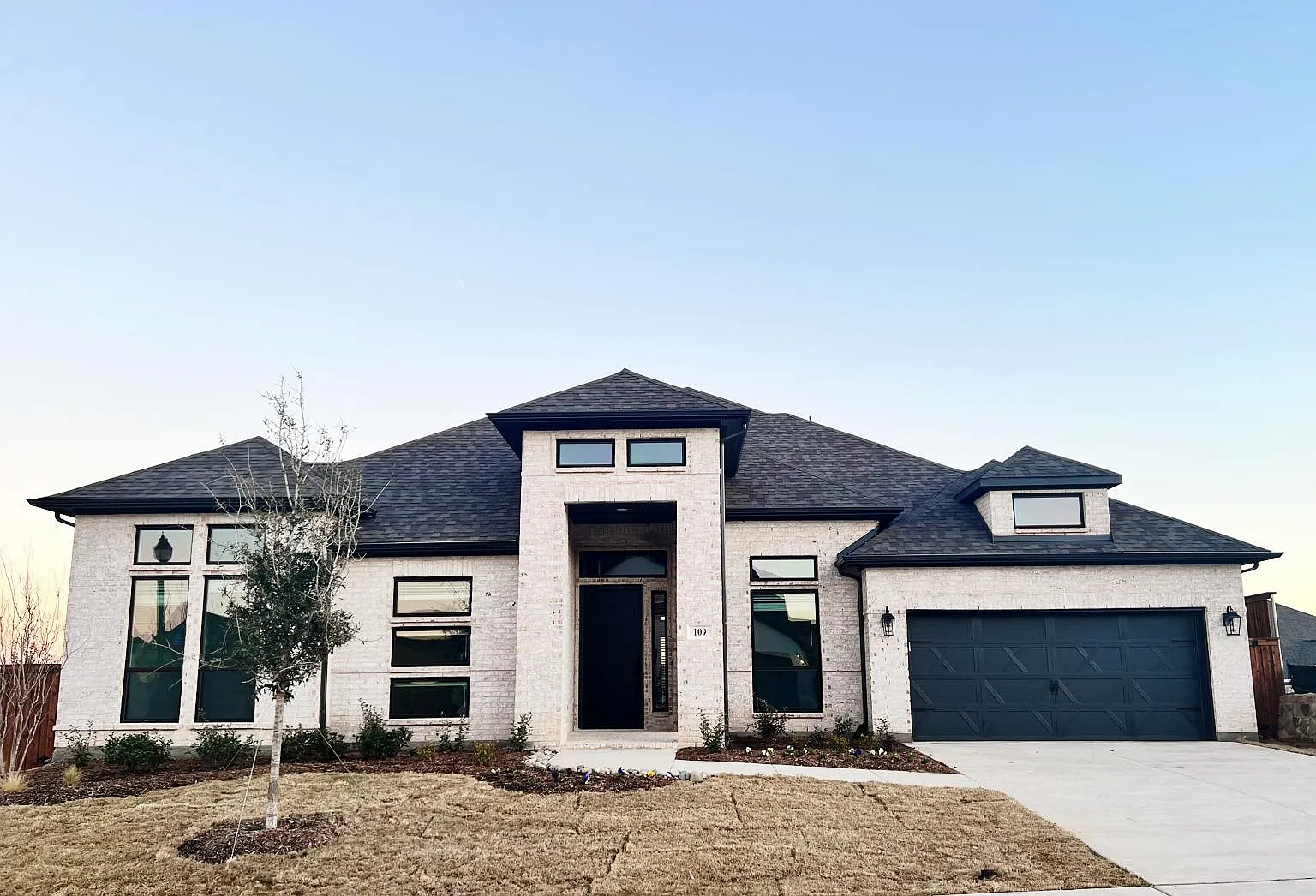 4 bed, 3.5 bath, 3334 sqft, $5,600 — Photo 1