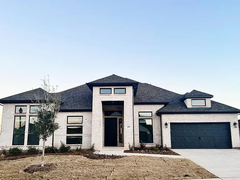 109 Sandie Dr — Photo 1